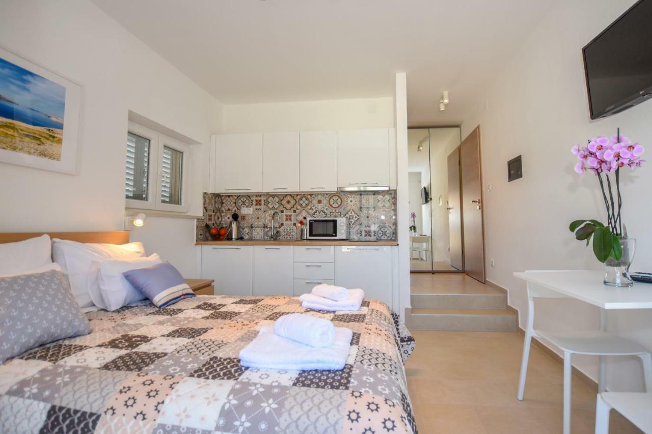 Villa Magena - Modern Apartments In Pag Center 파그 외부 사진