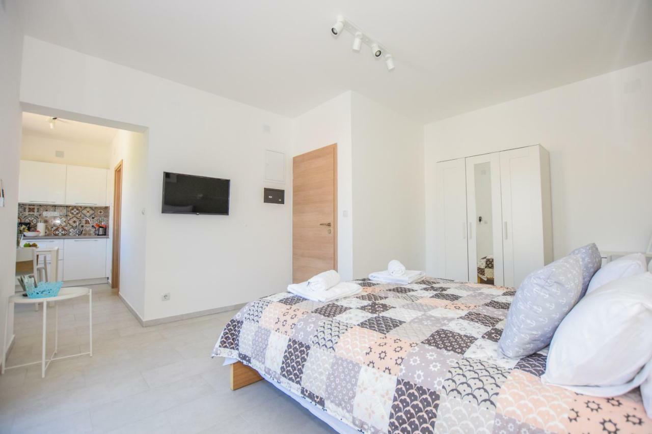Villa Magena - Modern Apartments In Pag Center 파그 외부 사진